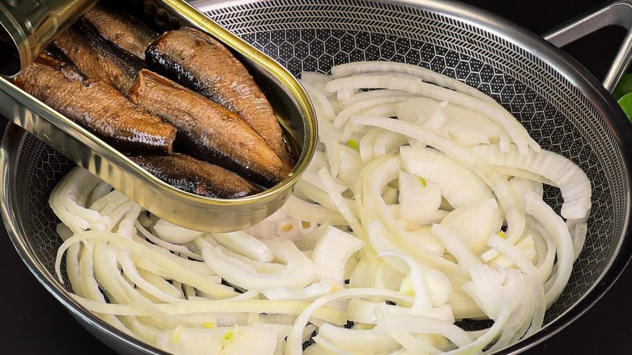 Sardinen mit Zwiebeln sind leckerer als Fleisch. Bereiten Sie dieses göttliche Rezept zu!