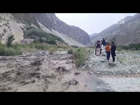 آويريت گول شغور نالہ سيلاب کی وجہ سے ہر قسم کی ٹريفک کيلۓ بند ہوچکی ہے