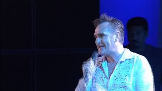 Morrissey Girlfriend in a coma - live 2008 Resimi