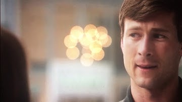 Set it up - Charlie and Harper first kiss