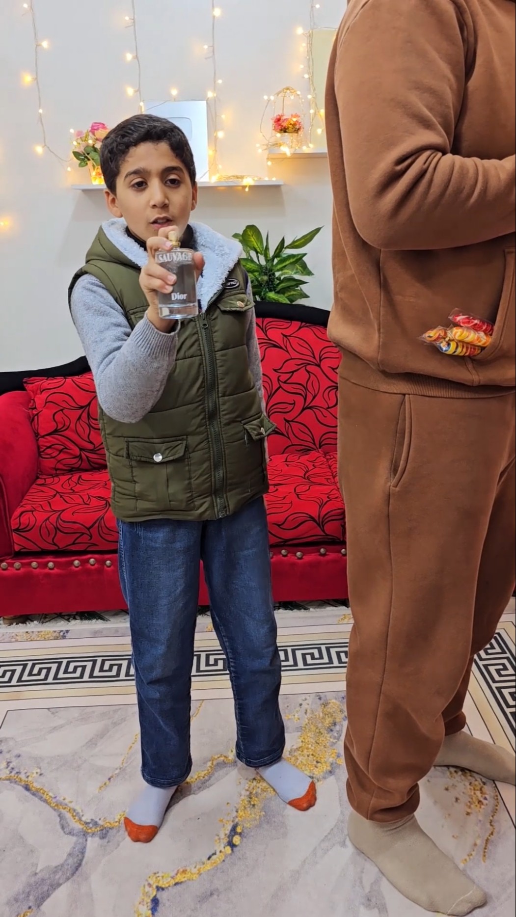 قنصتني الشوكلاته? (شوف لي لي وفيصل عملوا ايه??) #shorts