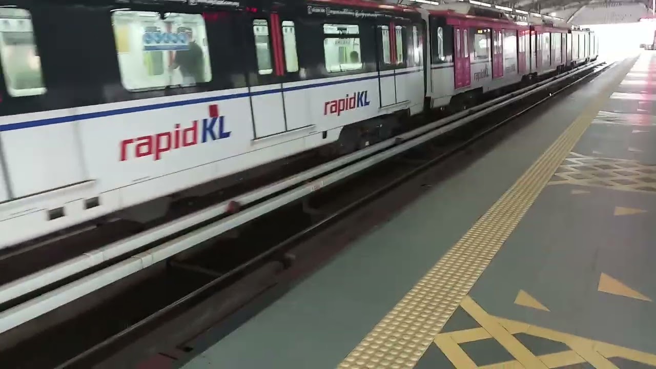 {Rainy Weather} LRT Ampang/Sri Petaling Line - CSR Zhuzhou 