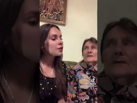 Внучка И Бабушка Поют Песню Красивый Голос