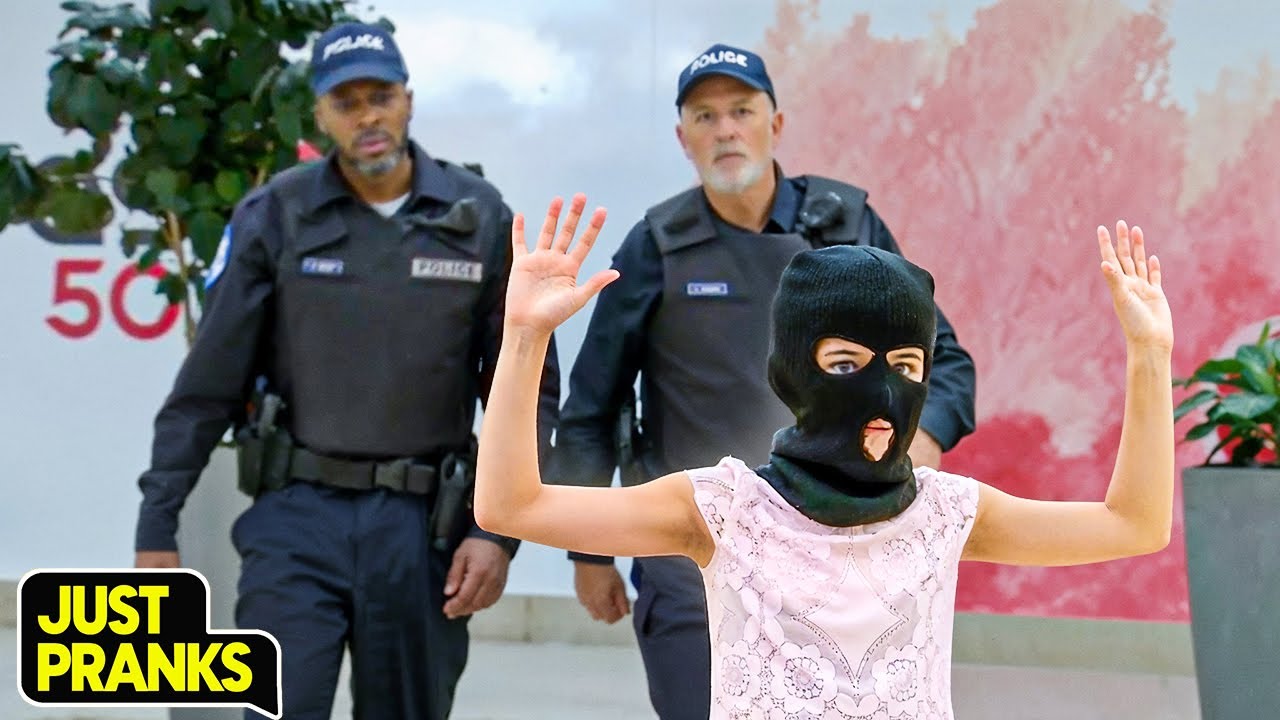 Kids tried to rob the bank 😂 | Just Pranks