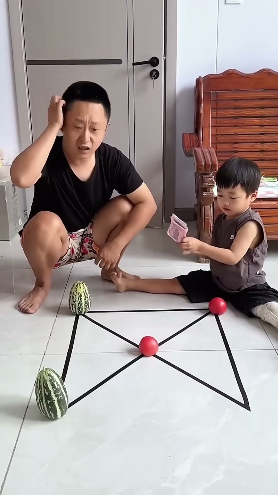 Let's see who is the first to connect into a line  or the son is smart!# Cute baby#Cute# goofy Xiao