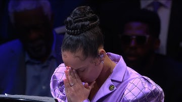 Alicia Keys performing Beethoven