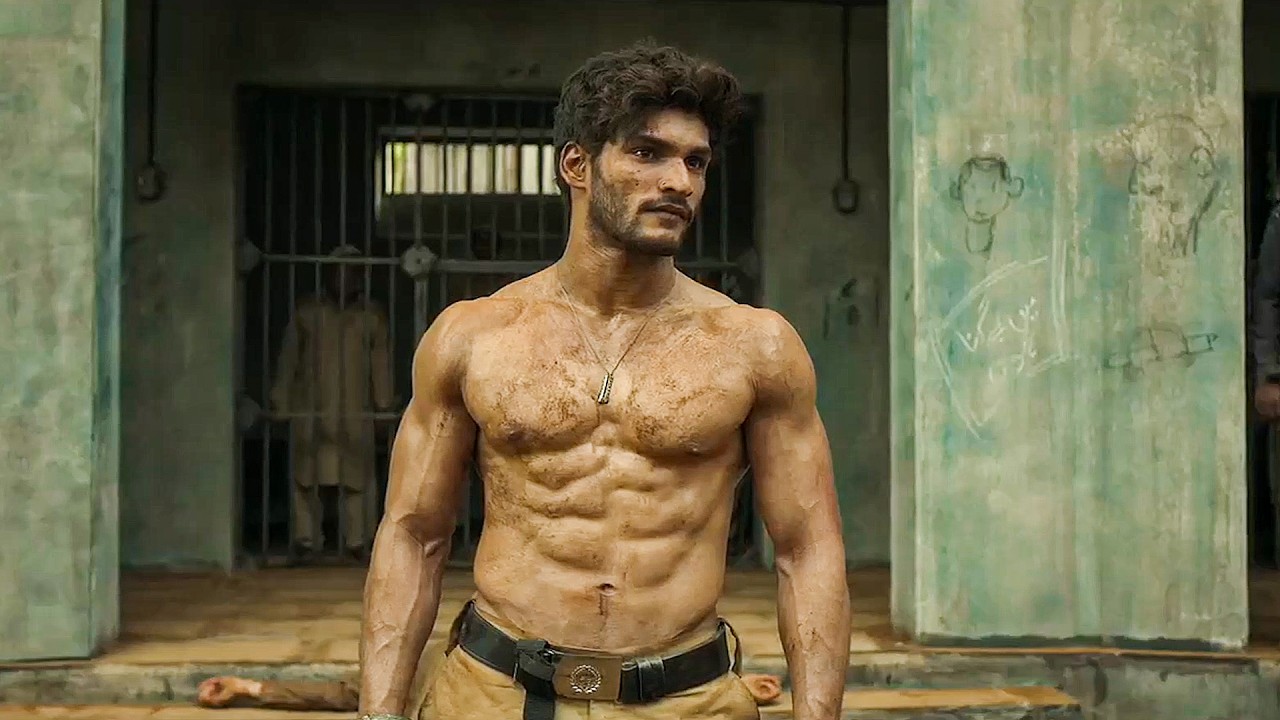 ظابط شرس صديقه كان في مهمه واتاخد اسير فقرر يروح ينقذه من سجن العدو ويهينهم في ارضهم اشد اهانه !