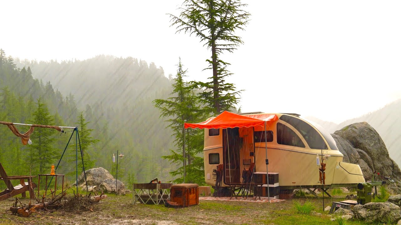 МЫ ПОПАЛИ ПОД ДОЖДЬ / ОСТАНОВИЛИСЬ В КЕМПИНГЕ С КАРАВАНОМ НА КРАЮ ОБРЫВА