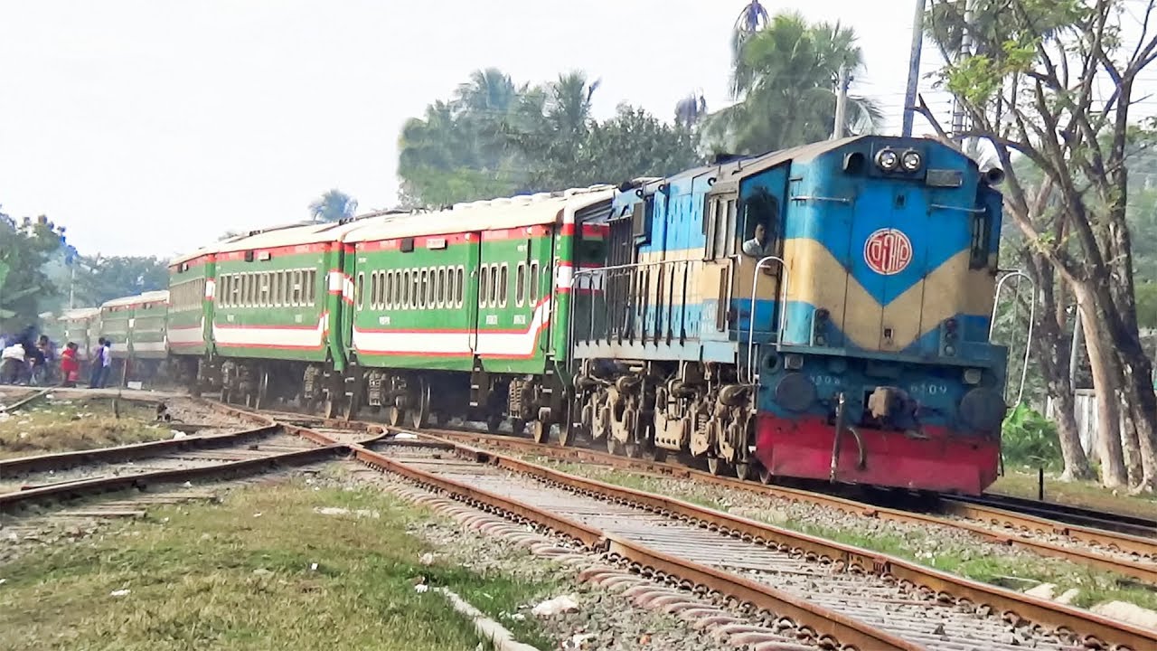 Benapole Express On Snake Shape Rail Curve, Jessore Junction || Bangladesh Railway