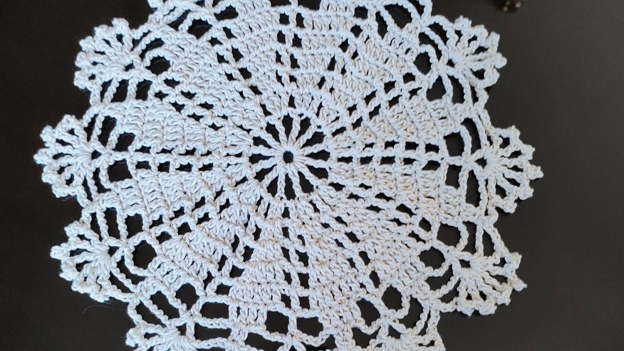 small doily crochet  مفرش كروشيه