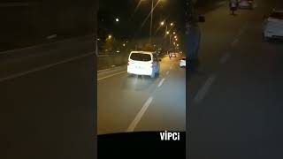 Beyaz Vip Araç Havalimanı Yolunda ...