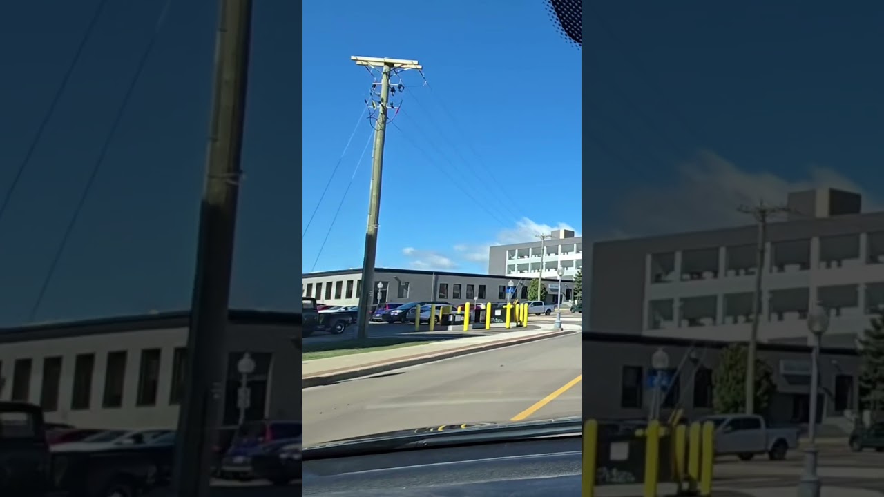 🇨🇦 Downtown Moncton NB, Lutz St (driver view) 