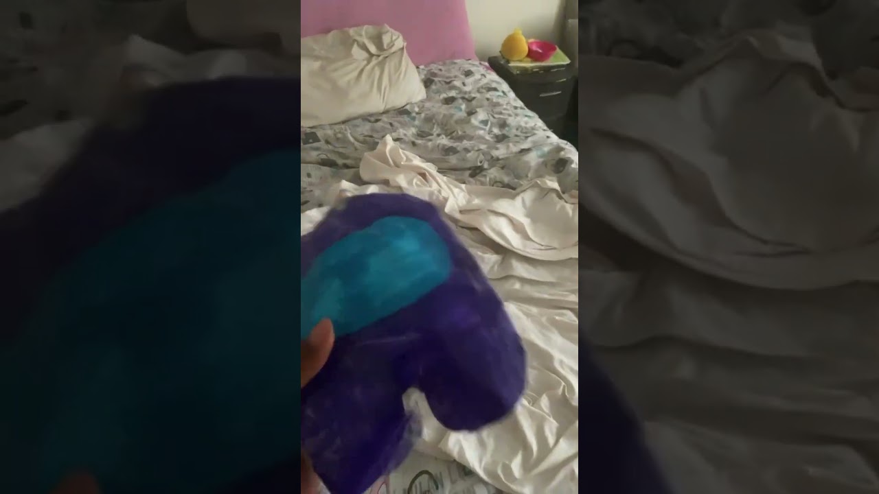 I made an among us paper squishy!!