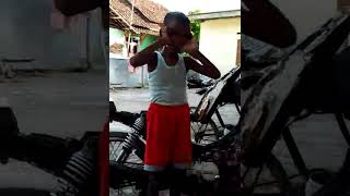Anak pecandu bensin
