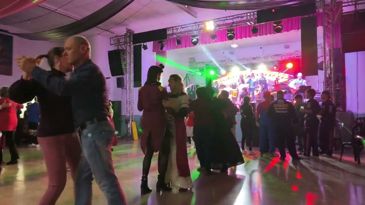 Godall, 20260214 Ball de mascares dissabte, Orquestra The Welcome Band