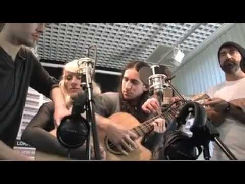 Walk Off The Earth - Somebody That I Used To Know unplugged on a German radio show
