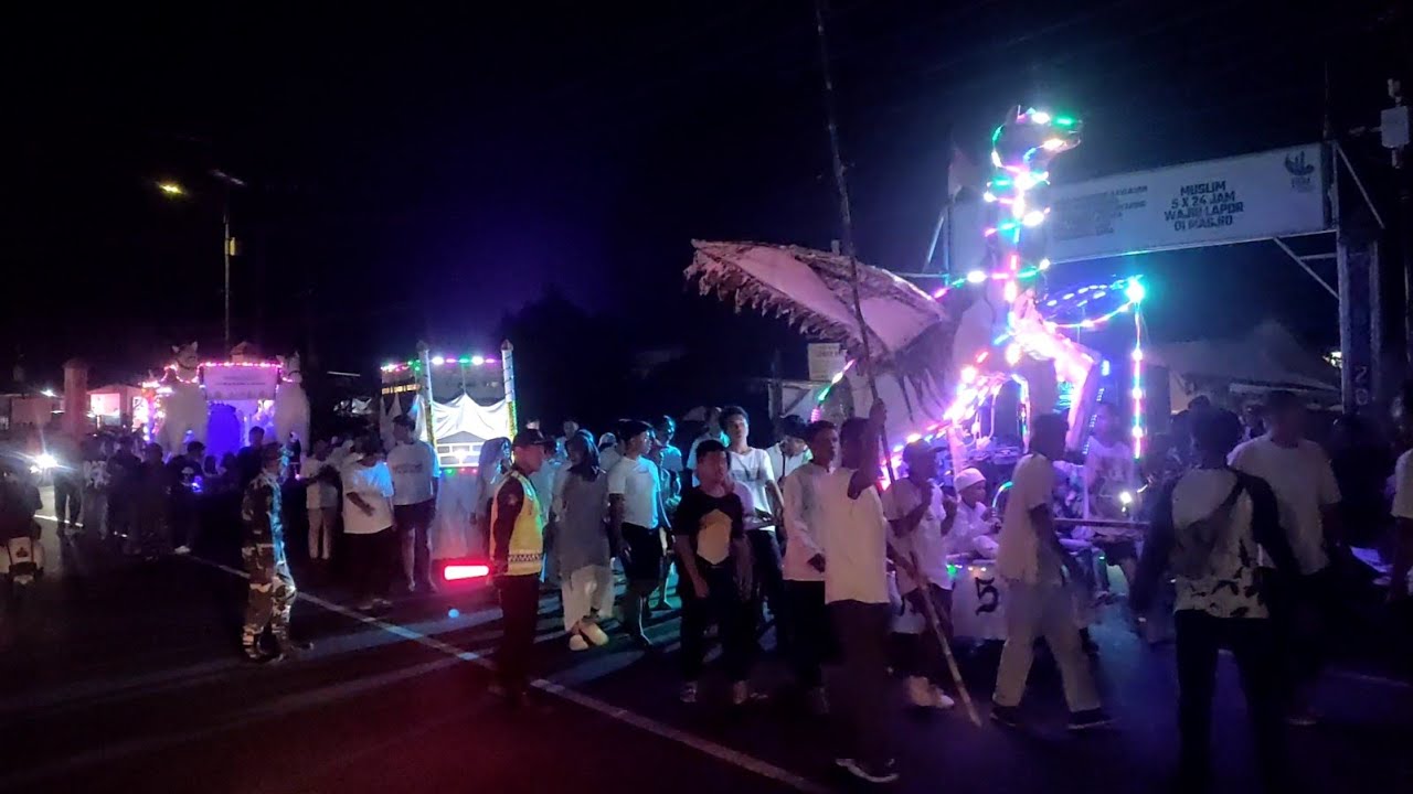 Arak-arakan Telong-telong dan Replika di Pawai Takbiran Pekik Nyaring  - Bengkulu Tengah