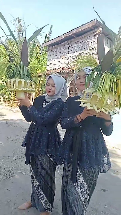 pembawa kembar mayang