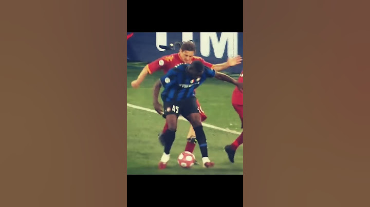 Totti Kicked Balotelli 🦵