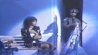 Miniatura del video "MacArthur Park -  Donna Summer (LIVE), A Hot Summer Night -HBO Special (1983)"