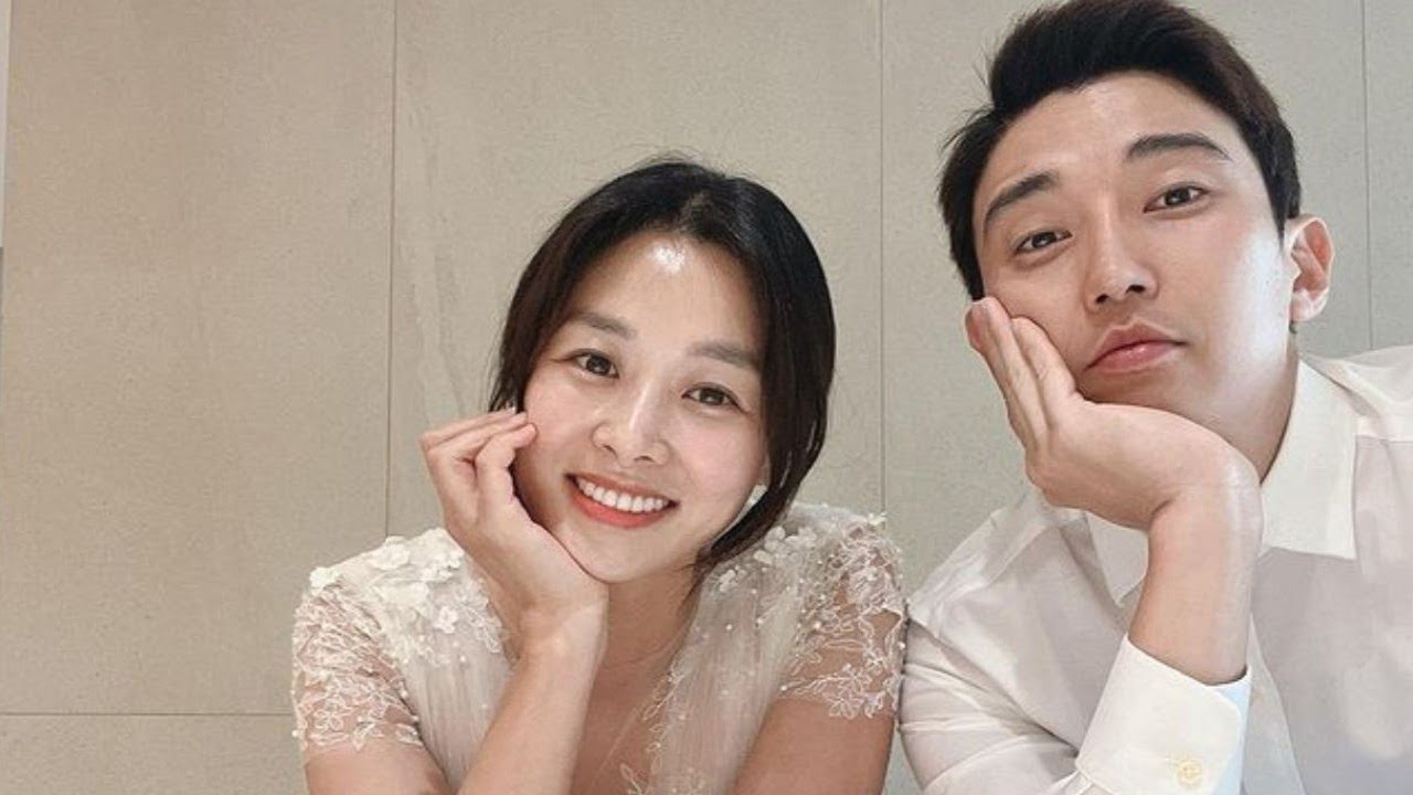 The Empress fame Jang Shin Young refutes divorce rumors with husband Kang