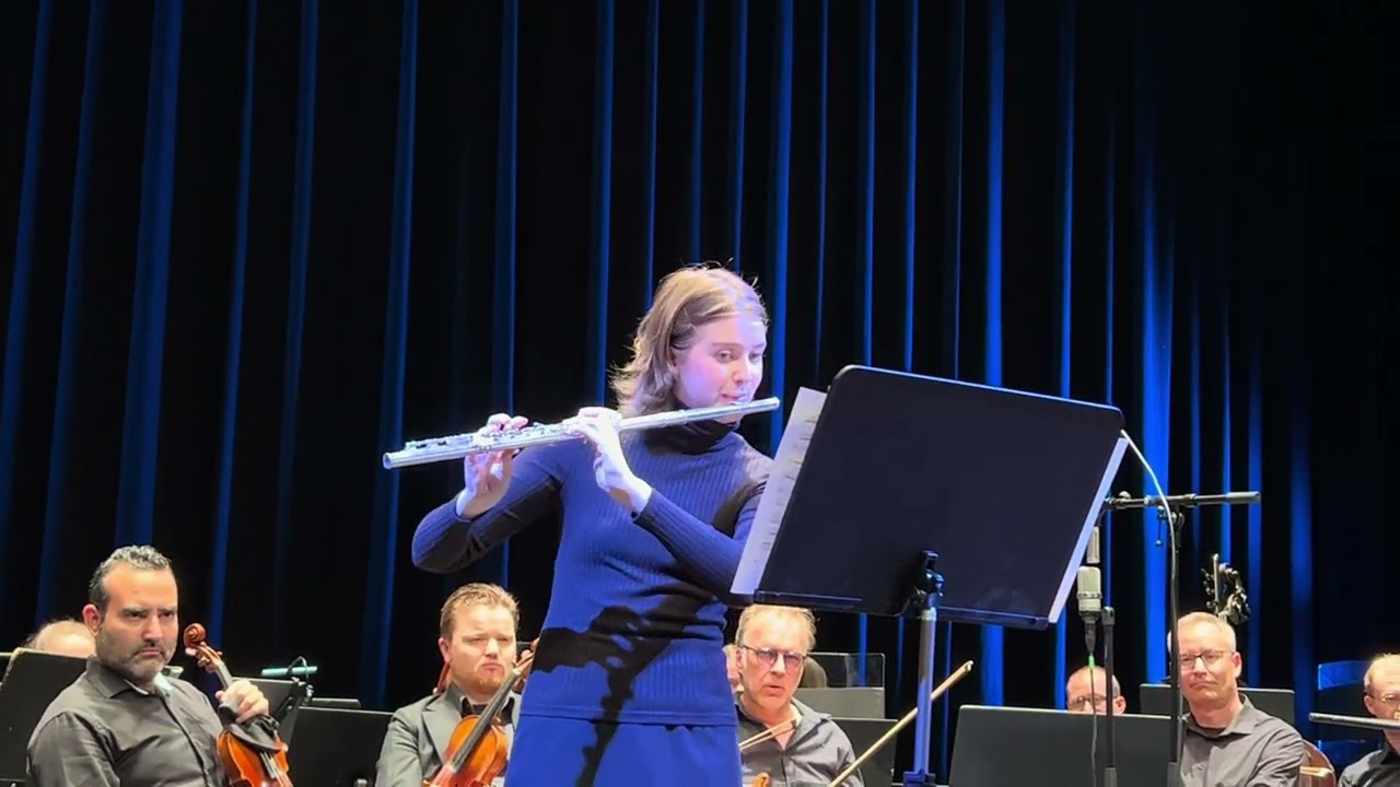 Fløytist Marie Tveter (24) under utdeling av Drømmestipendet.