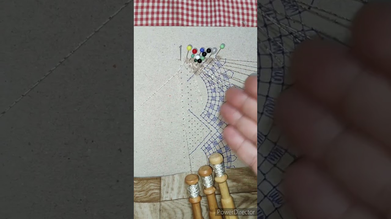 Empezar un encaje.#artesania #hechoamano #moda #ondasdomar #camariñas #novia