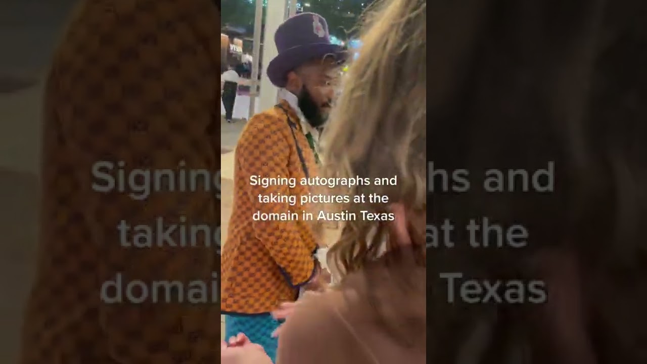 Black Willy Wonka Signing Autographs & Taking Pics For the Fans In Texas Legend Already Made