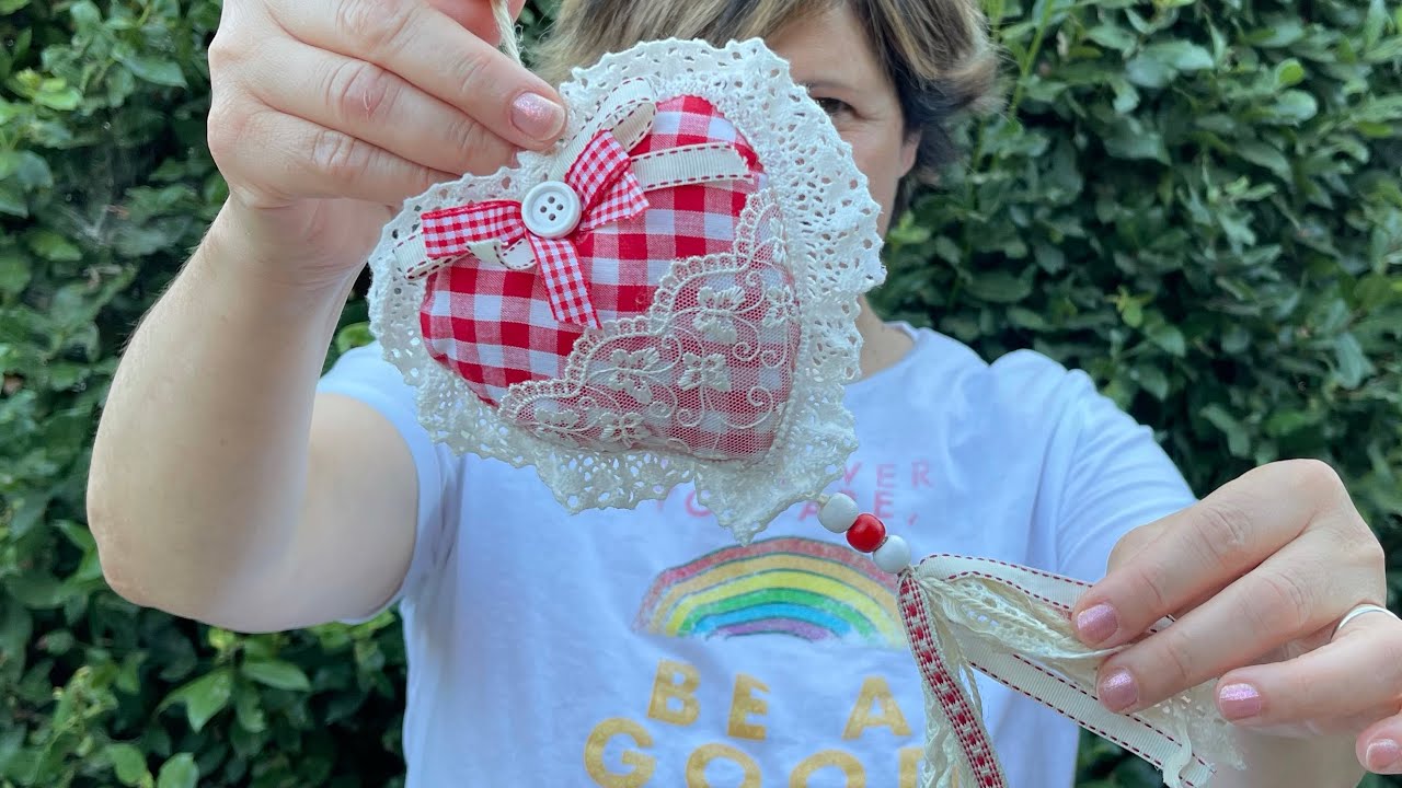 realizza un bellissimo CUORE  PORTACHIAVE