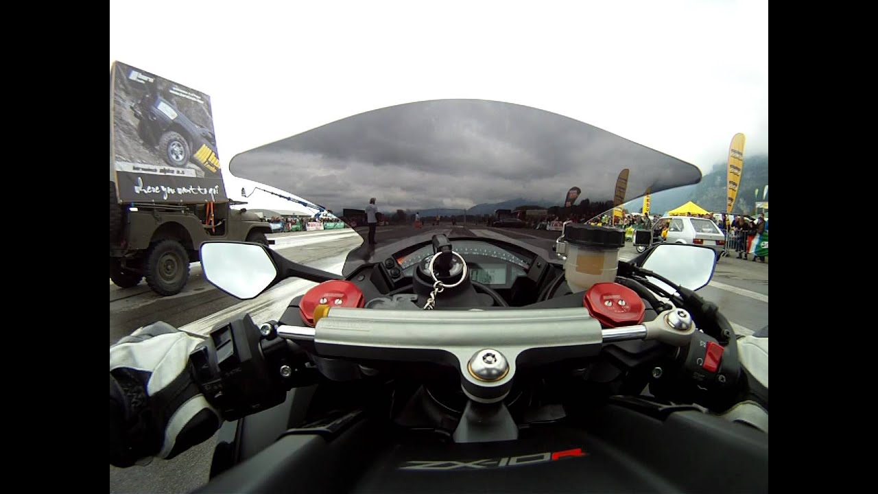 Kawasaki ZX-10R VS. Suzuki RG 500 2 TAKT:) Airport Race Days 2012 Hohenems