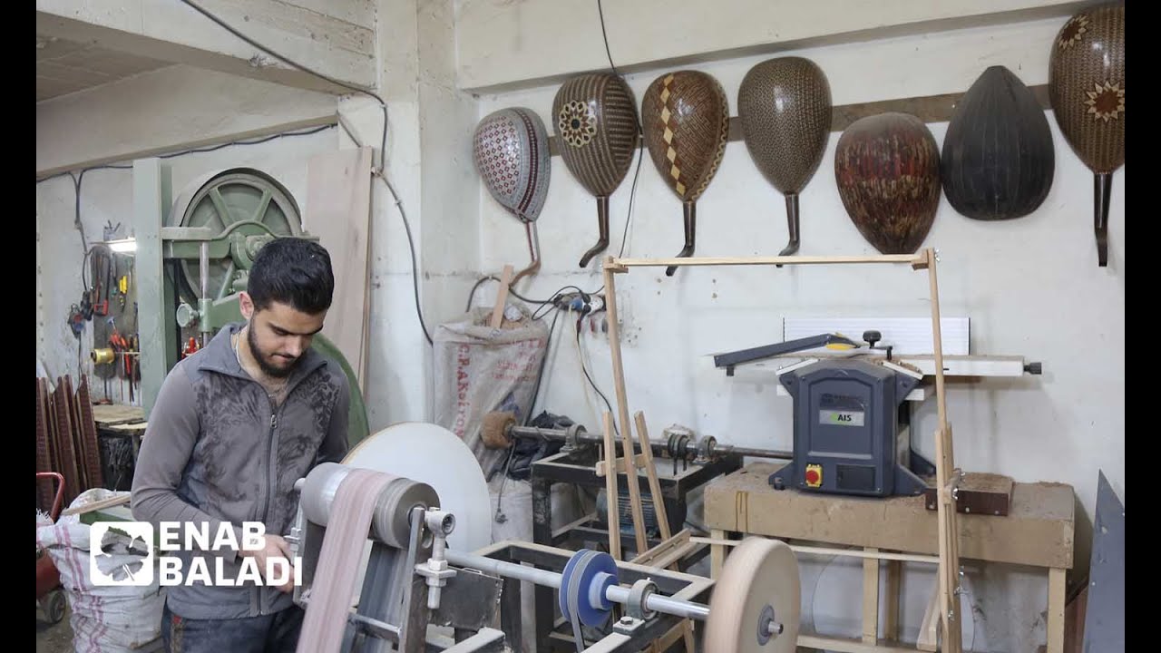 تعرف إلى فن صناعة آلة القانون الموسيقية