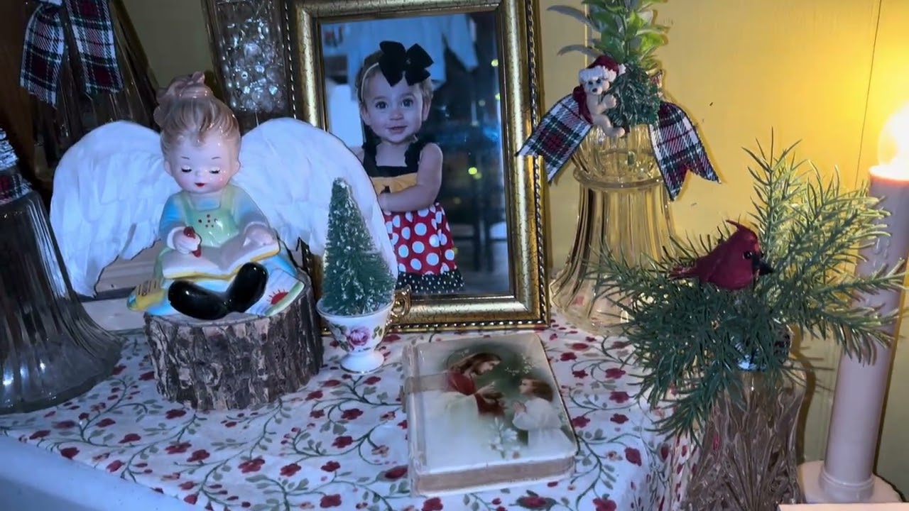 Part 2of my Christmas living room 2025🩷💚🩷