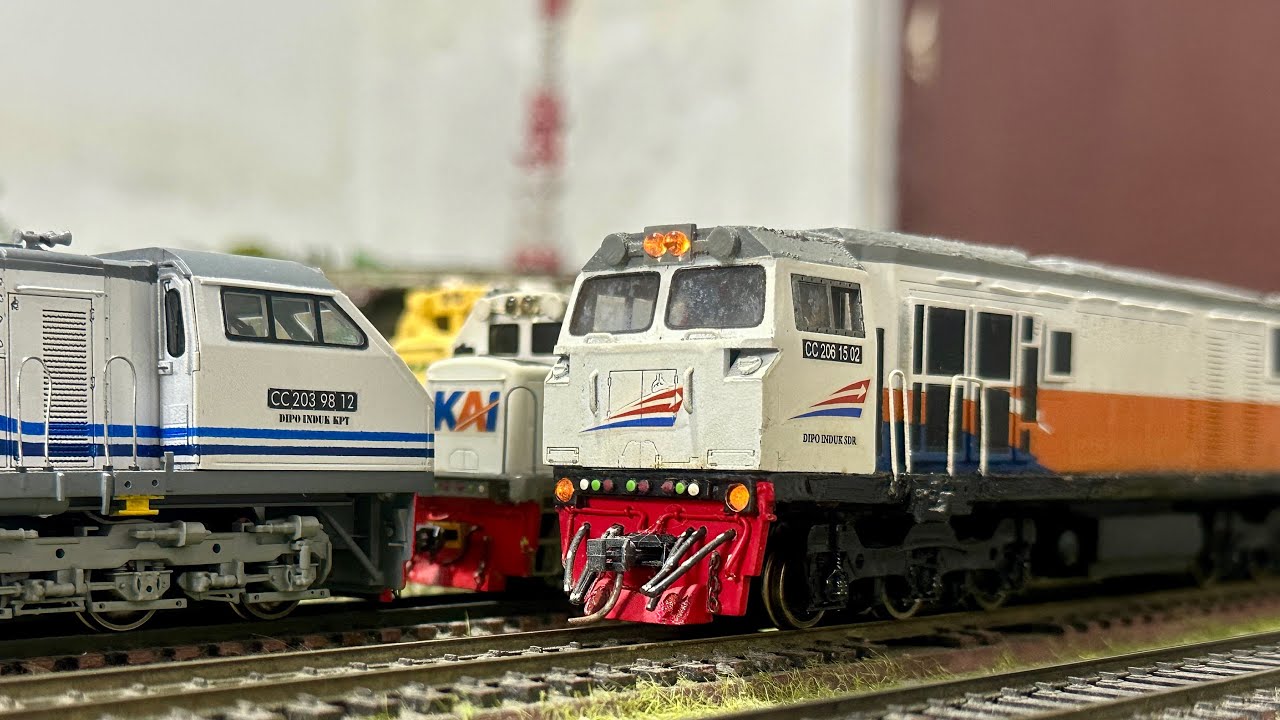 Unboxing & Merakit Kereta api CC206 Logo Panah rangkaian Gerbong Panjang disalip CC201 Vintage