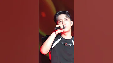 Despacito Woorim Before He Sprained His Ankle Forestella The Wave Concert Daegu Satu 