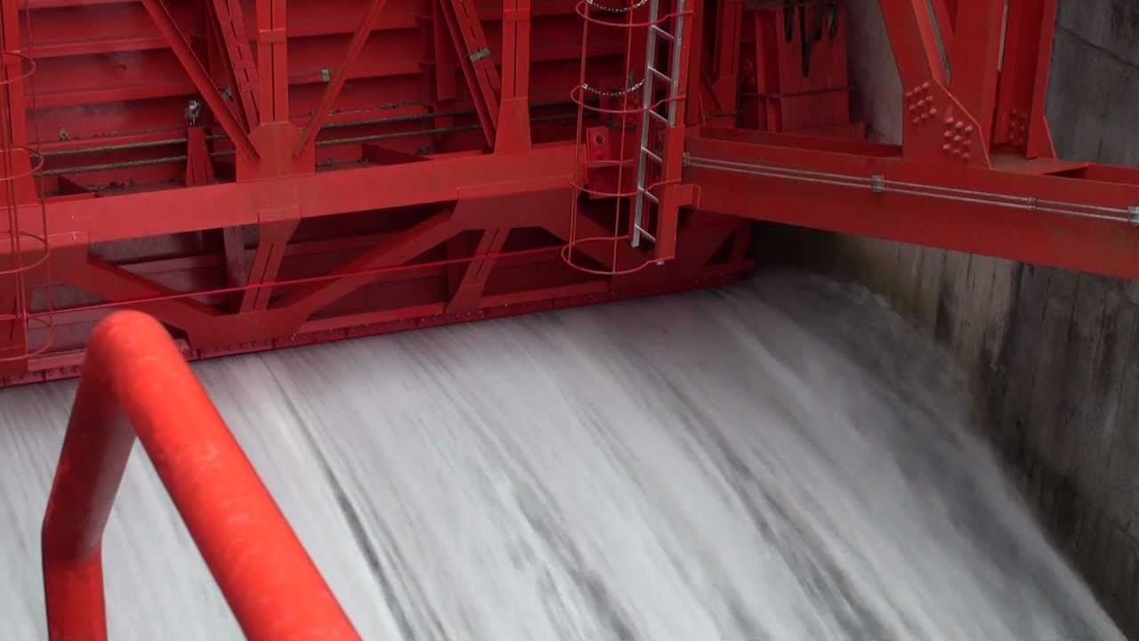 2013/01/09 室生ダムクレストゲート微小開度放流 2