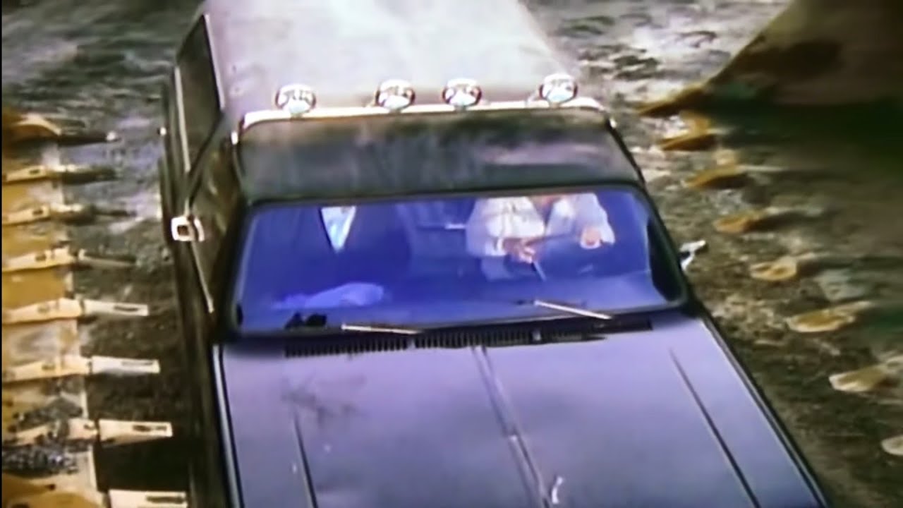 The Death of the Incredible Hulk David and Jasmin get between two bulldozers scene