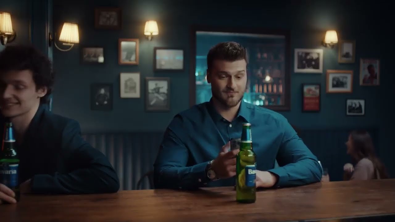 Beer Comercial, long table 