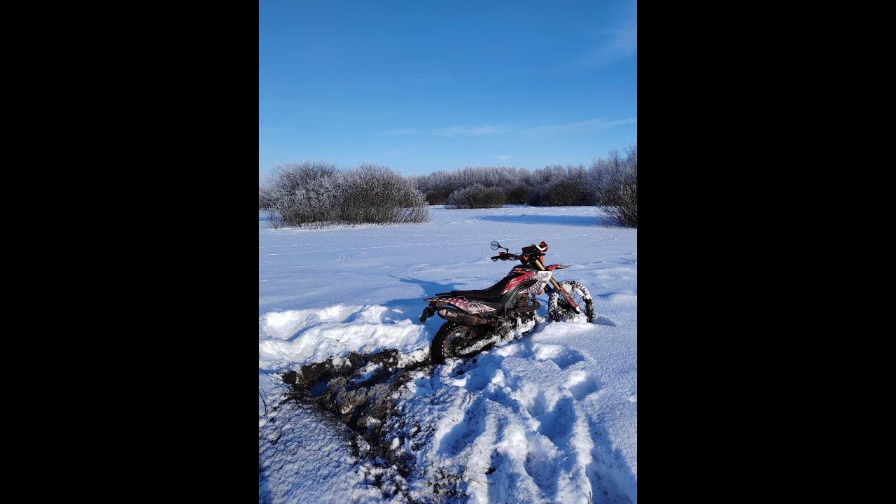 кто бы мог подумать, что в -16 речка не замерзла)