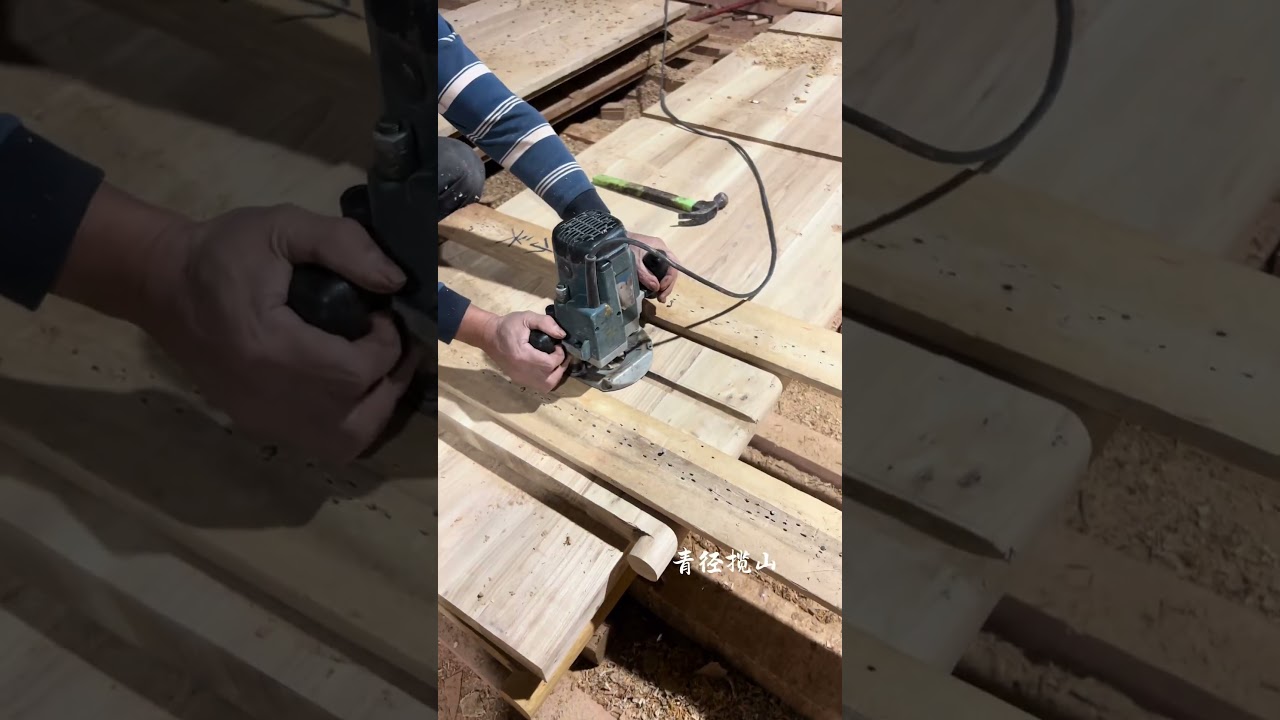 Old Elm Old-Fashioned Antique Wooden Door: Timeless Charm and Durability 