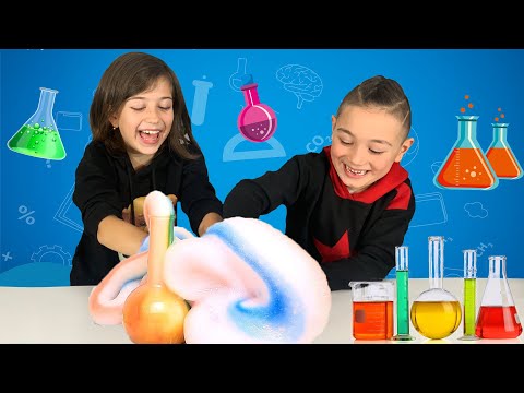 ემილია და თემუკა ატარებენ ქიმიურ ექსპერიმენტს