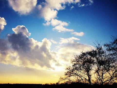 在 YouTube 上觀看「Andrelli & Blue feat  Hila - Transparent (Tritonals Air Up There Remix)」