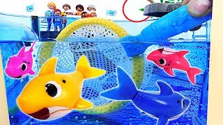 Baby Shark Family is in Danger! Rescue the Baby Shark with a Landing Net! #PinkyPopTOY screenshot 3