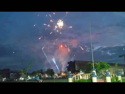 Lighting the Christmas Lights with fire works 🤩