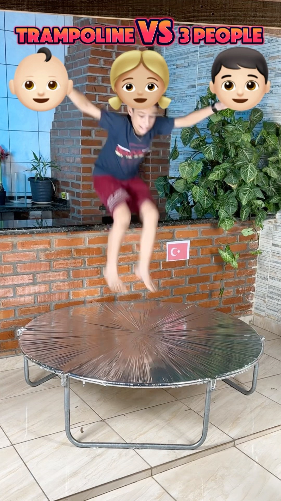 Será que o trampolim vai aguentar todos?!? #shorts #challenge