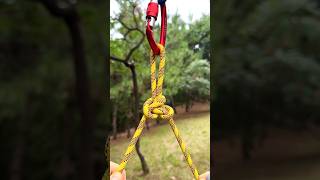 Self-Cinching Dual-Loop Carabiner Hitch: Zero-Slip Lock! 🟡⚙️