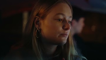Roorda Reclamebureau - Roorda brengt jongeren lachend in veiligheid (date)