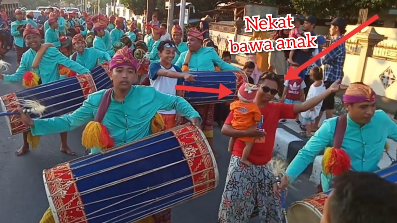 Orang ini Nekat bawa anak kecil sambil joget - YouTube