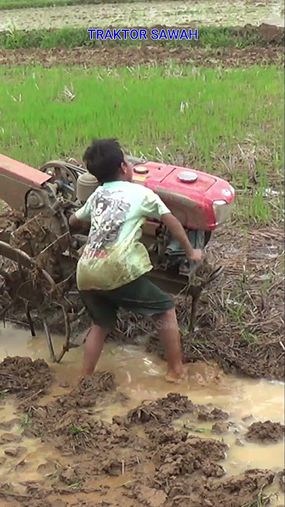 Ngotel Traktor Sawah 352