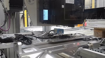 Etikettering van europallets met label-nietmachine - Codipack Group