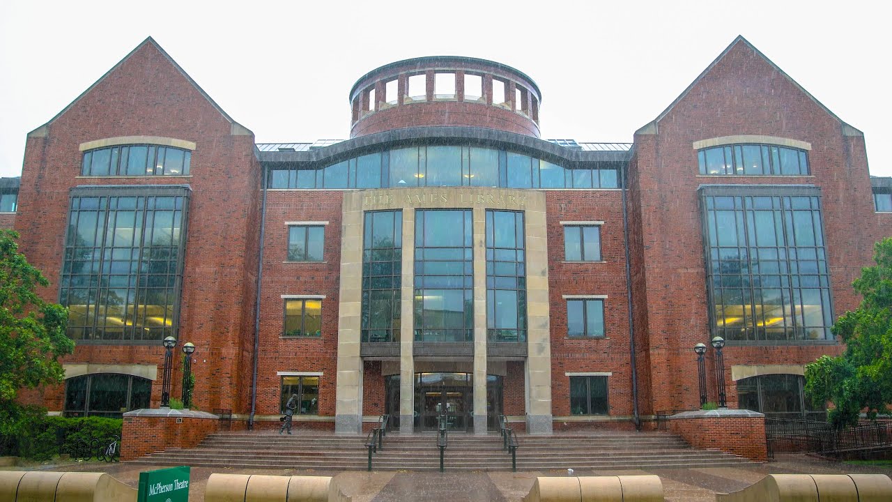 A Rainy Spring Day at Illinois Wesleyan University Campus | 2025